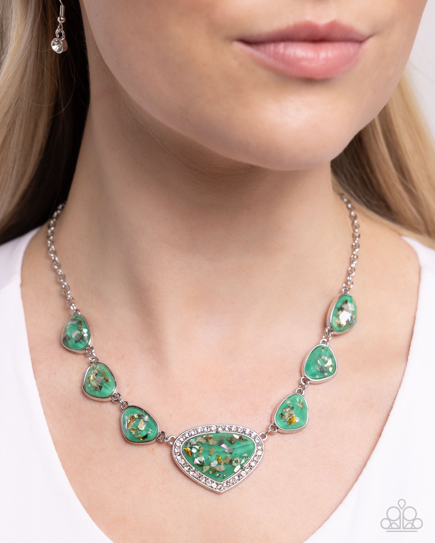 Discreet Dazzle - Green Paparazzi Accessories