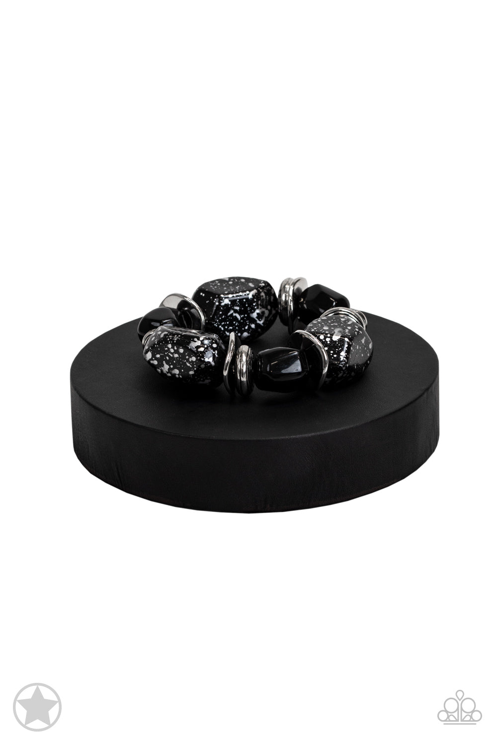 Glaze of Glory - Black Paparazzi Accessories