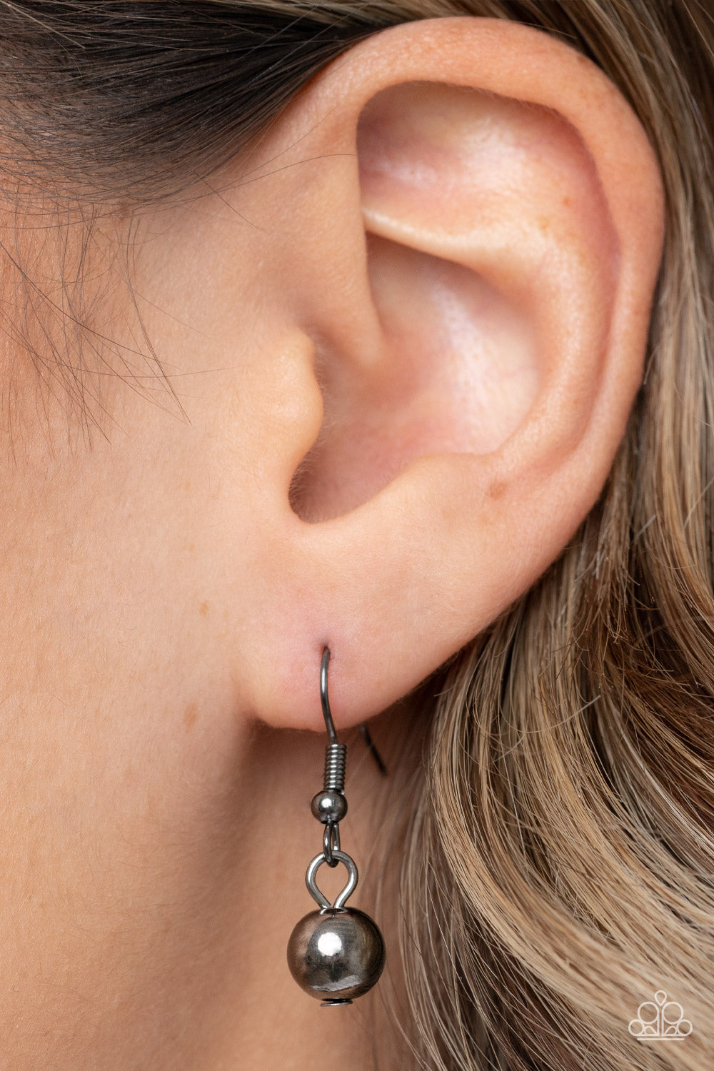 Encircled in Elegance - Black Paparazzi Accessories