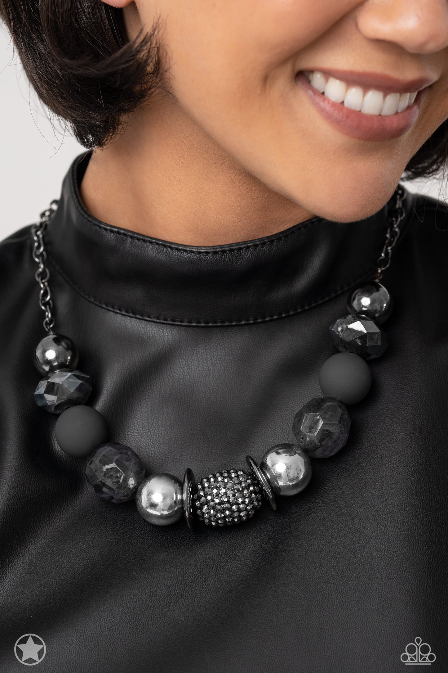 A Warm Welcome - Black Paparazzi Accessories