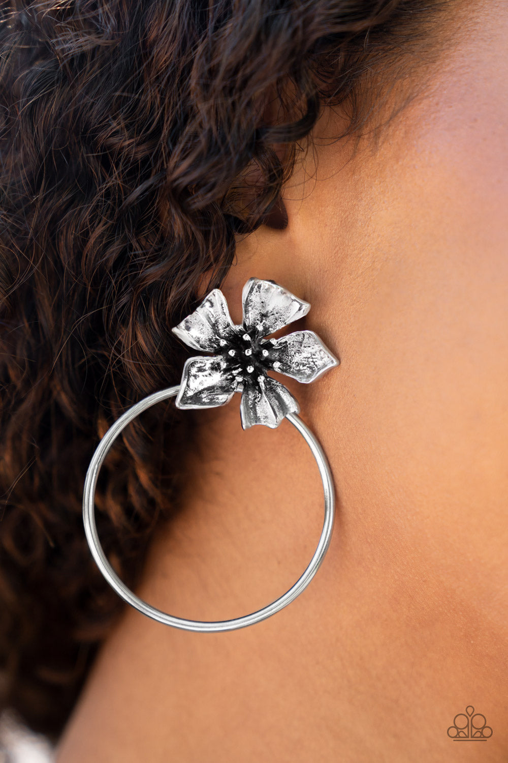 Buttercup Bliss - Silver Paparazzi Accessories