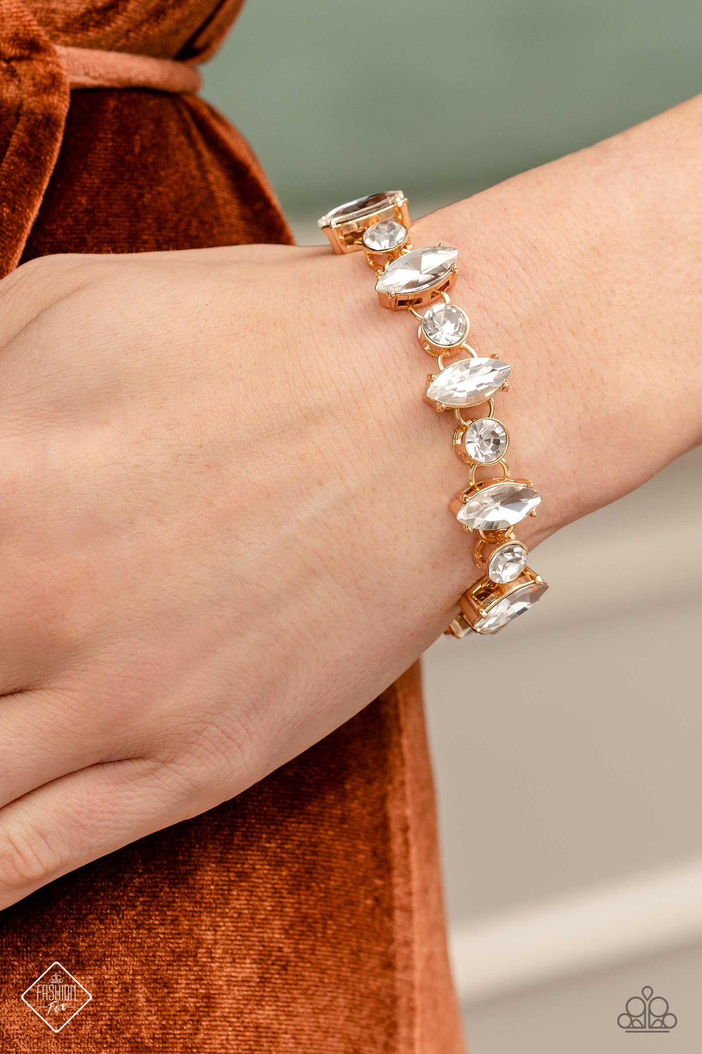 Exclusively Extravagant - Gold Paparazzi Accessories